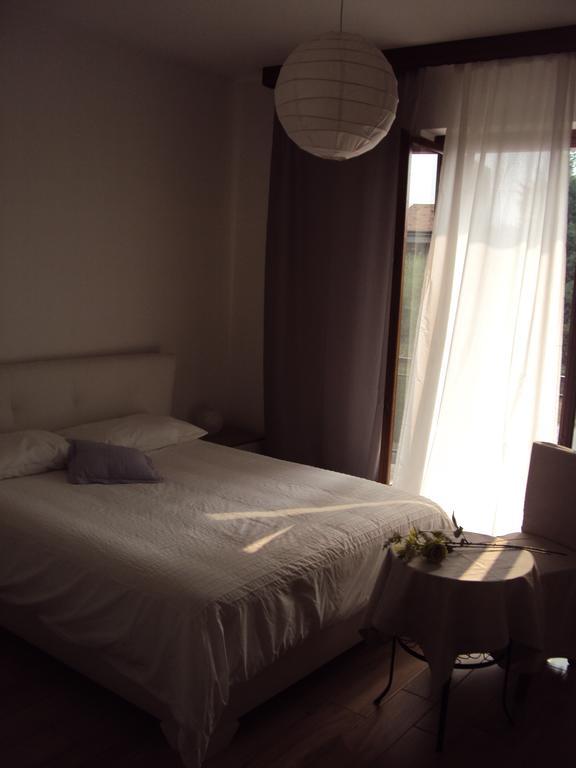 לאזיסה B&B Rosa Del Garda חדר תמונה