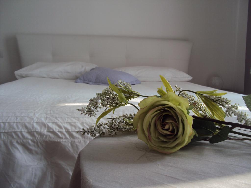 לאזיסה B&B Rosa Del Garda חדר תמונה