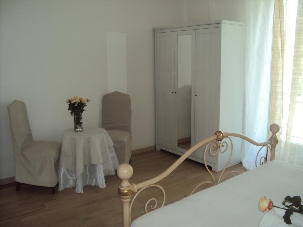 לאזיסה B&B Rosa Del Garda חדר תמונה